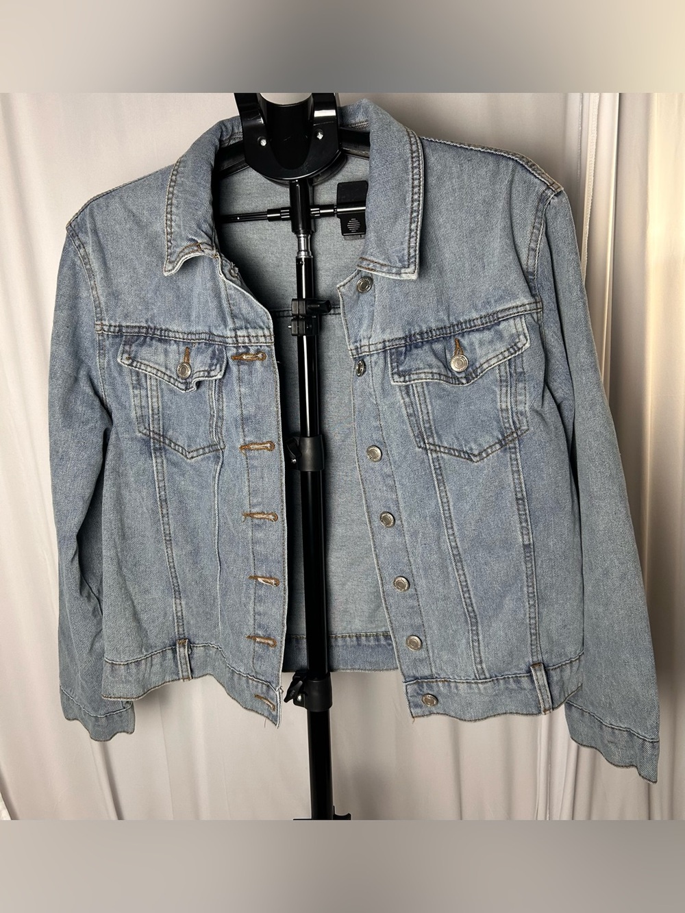 Windsor Light Wash Denim Jacket - Women